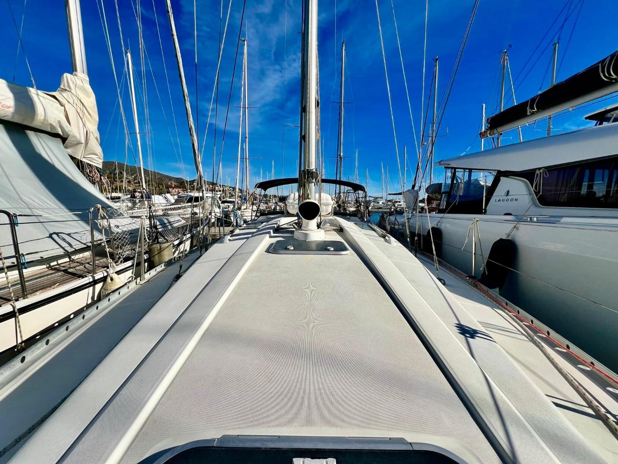 Magnific Sailboat Next To The Beach Bcn Badalona Exterior foto